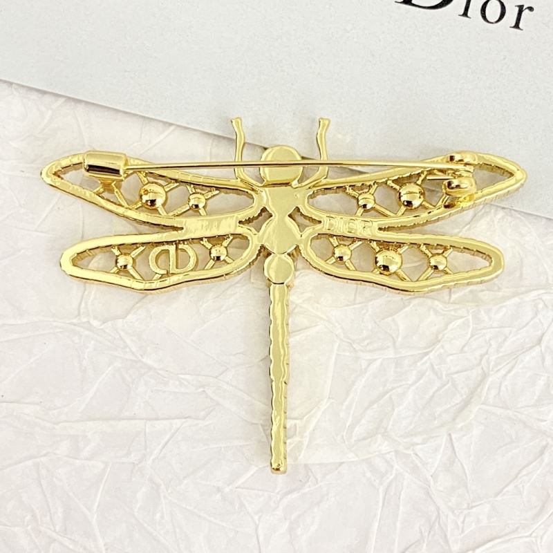 chr1st1an D10r brooches